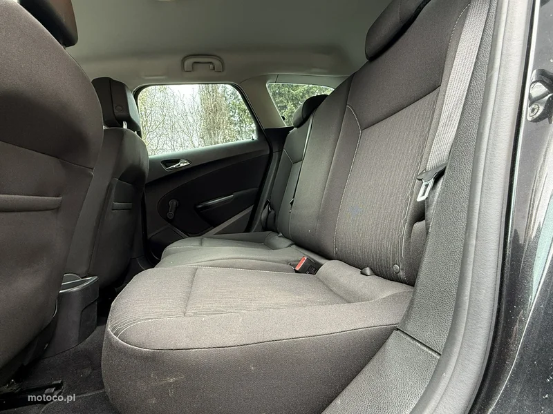 Opel Astra J 9