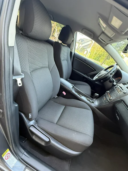 Toyota Avensis T27 13
