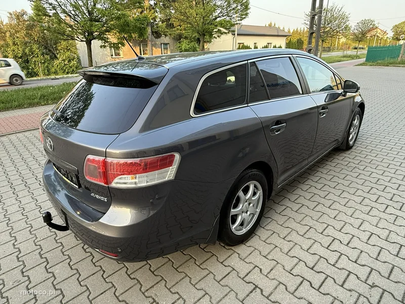 Toyota Avensis T27 4