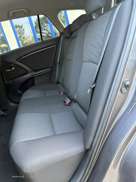 Toyota Avensis T27 6