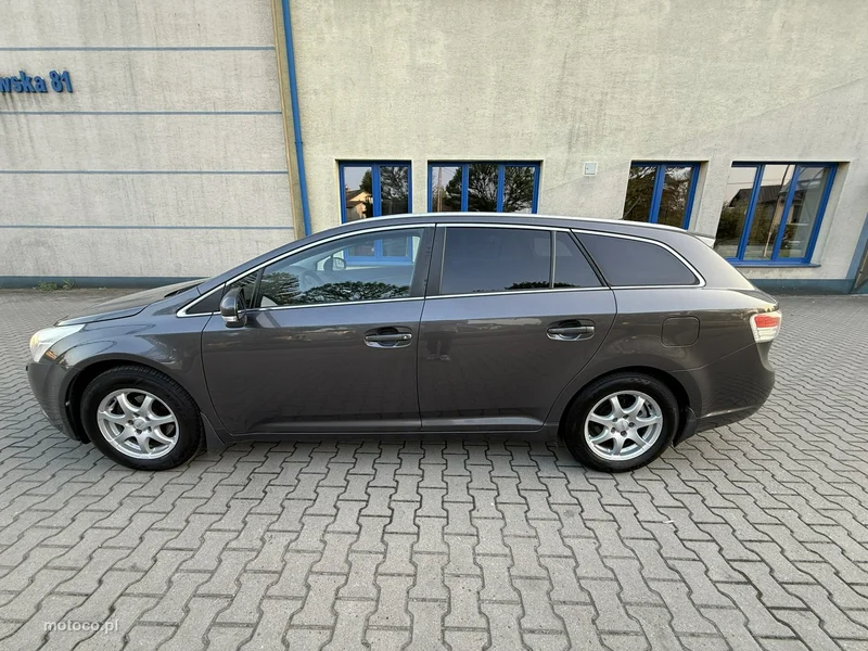 Toyota Avensis T27 9