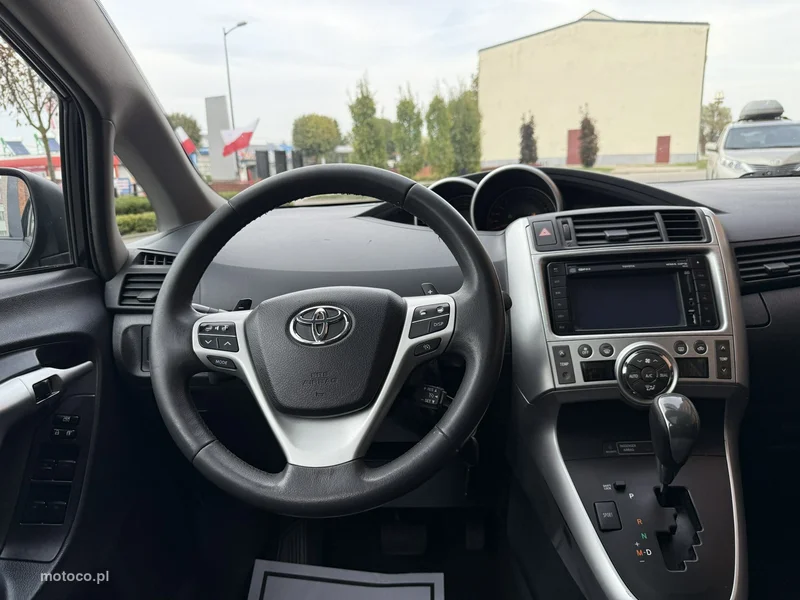 Toyota Verso 18