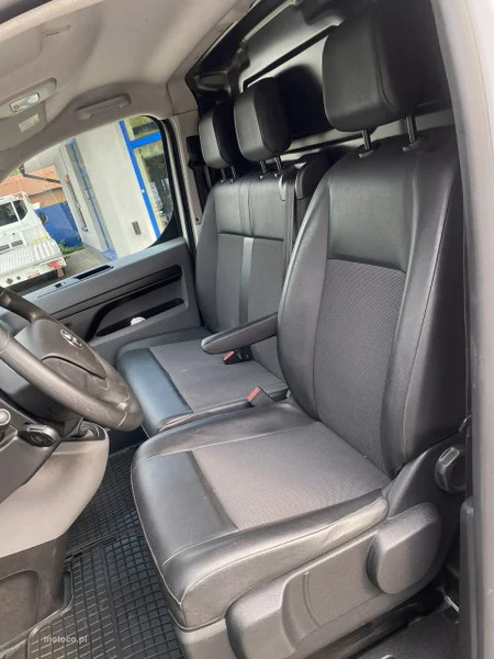 Toyota ProAce 9