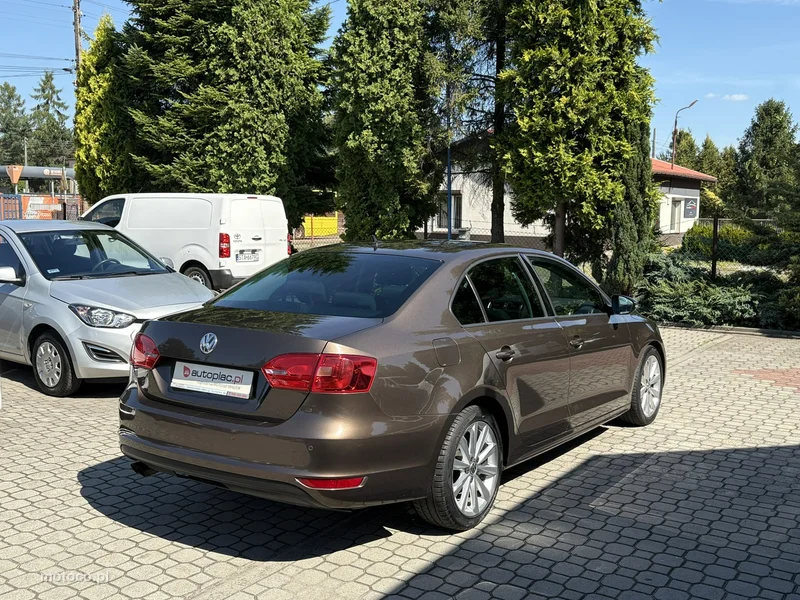 Volkswagen Jetta VI 6