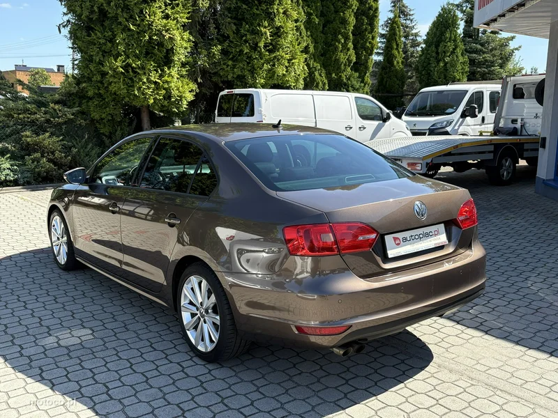 Volkswagen Jetta VI 8