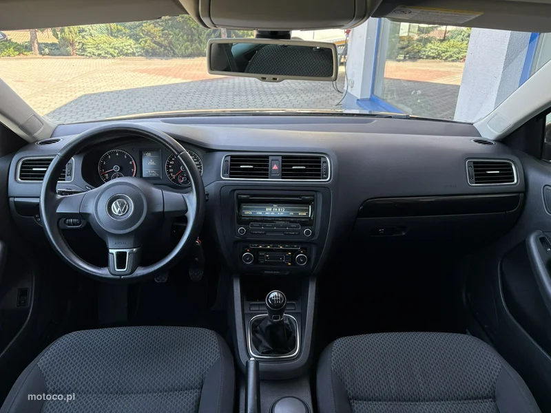 Volkswagen Jetta VI 12