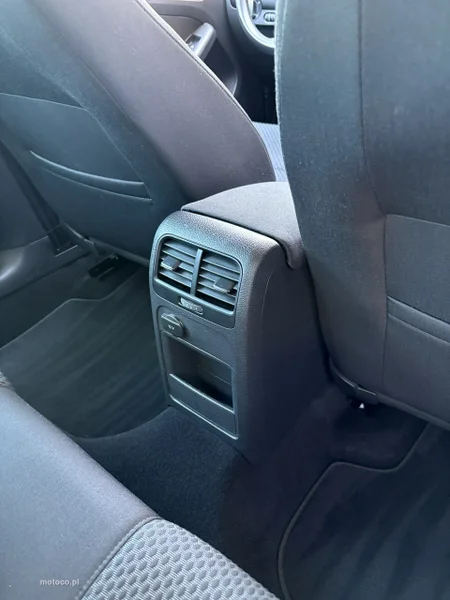 Volkswagen Jetta VI 16