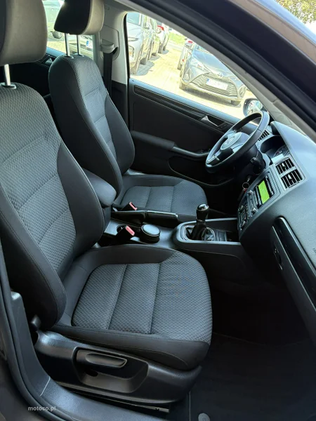 Volkswagen Jetta VI 17