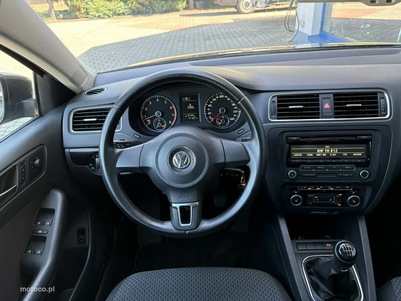 Volkswagen Jetta VI 18