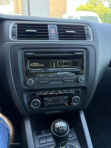 Volkswagen Jetta VI 20