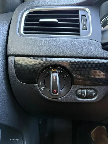 Volkswagen Jetta VI 24