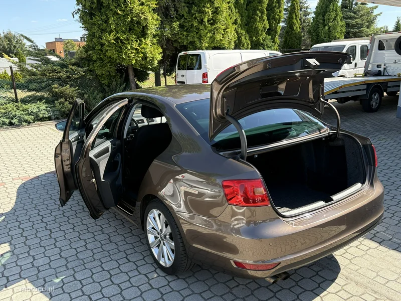 Volkswagen Jetta VI 28