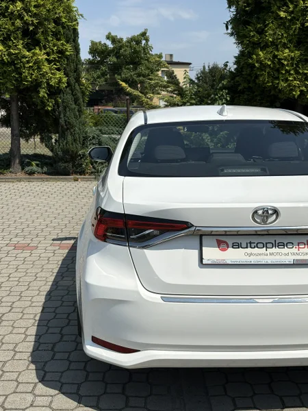 Toyota Corolla E210 13