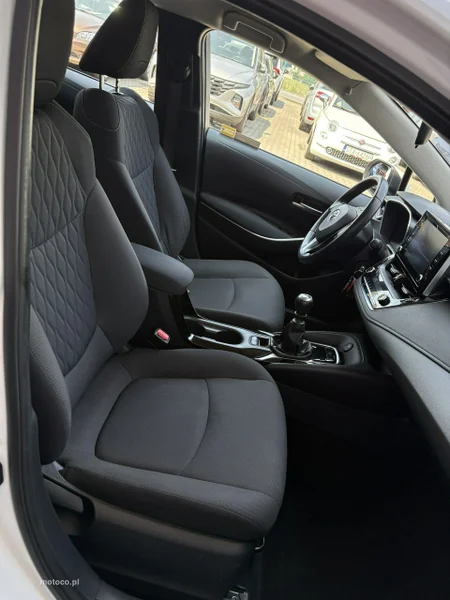 Toyota Corolla E210 20