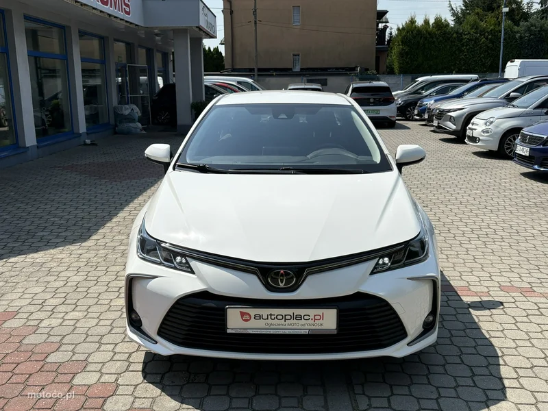 Toyota Corolla E210 3