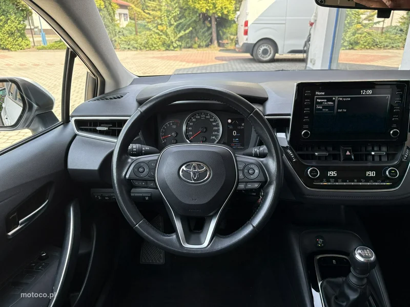 Toyota Corolla E210 21