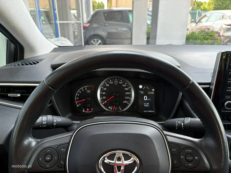 Toyota Corolla E210 22