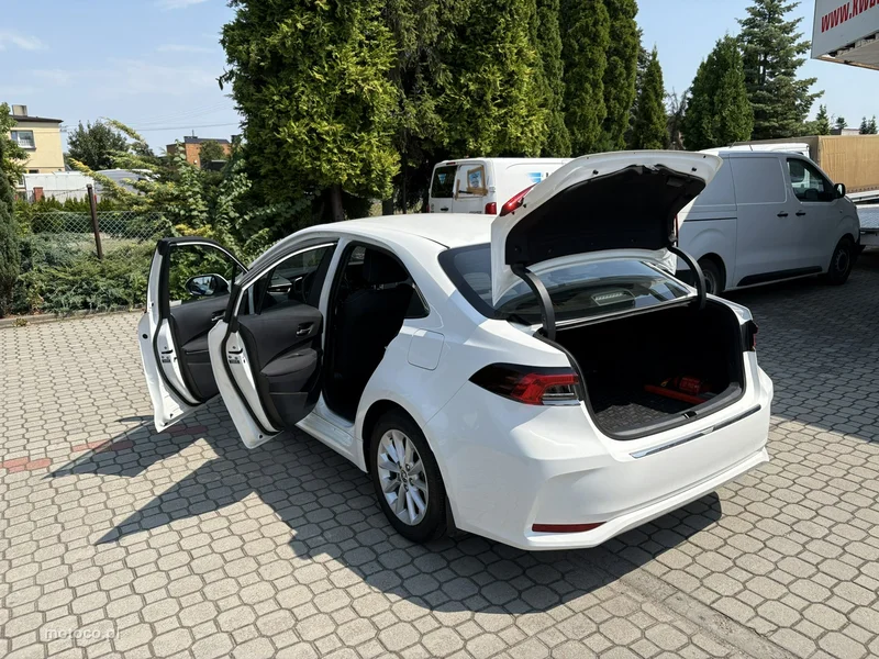 Toyota Corolla E210 33