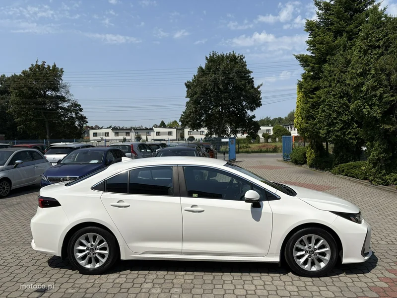 Toyota Corolla E210 5