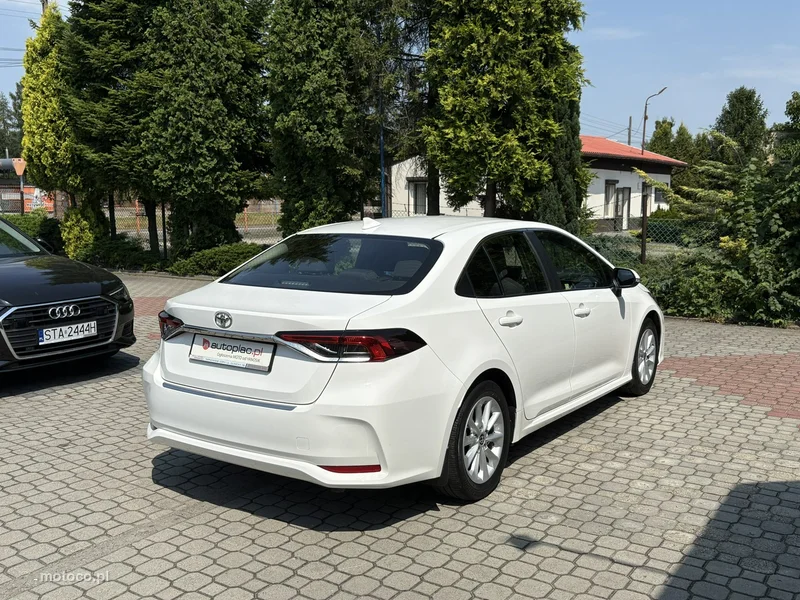 Toyota Corolla E210 6