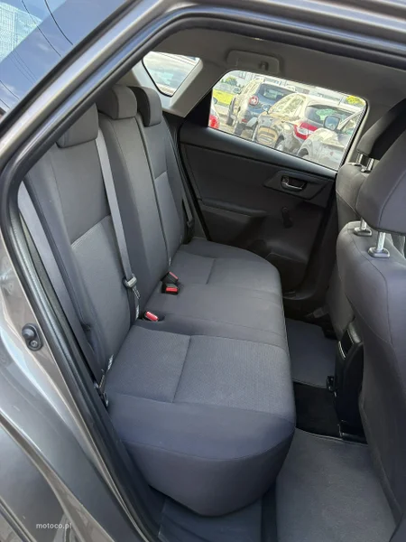 Toyota Auris E180 13
