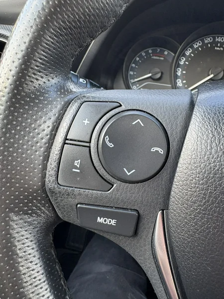 Toyota Auris E180 17