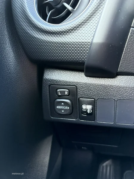 Toyota Auris E180 19