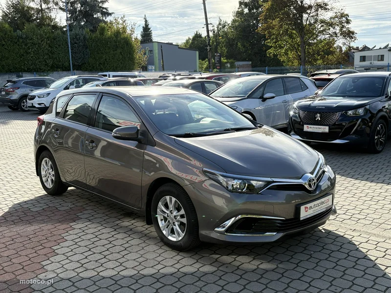 Toyota Auris E180 3