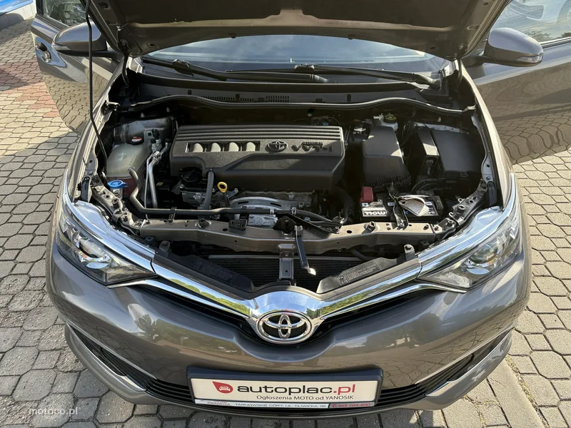 Toyota Auris E180 22