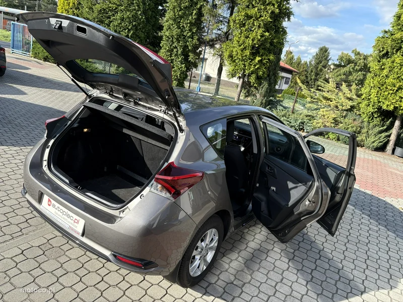 Toyota Auris E180 23