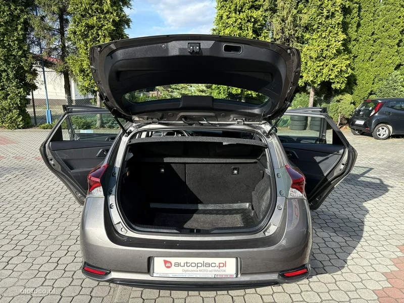 Toyota Auris E180 24