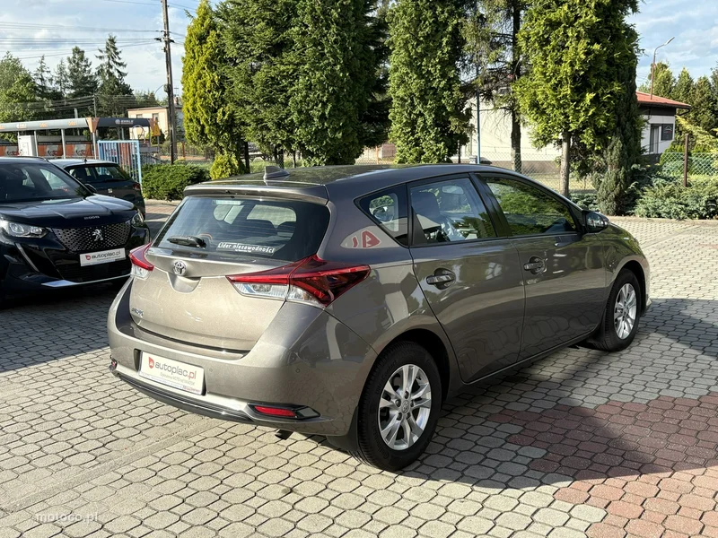 Toyota Auris E180 4
