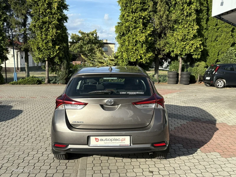 Toyota Auris E180 5