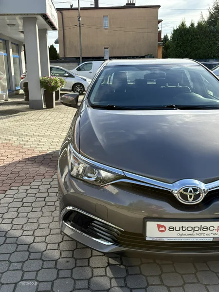 Toyota Auris E180 7