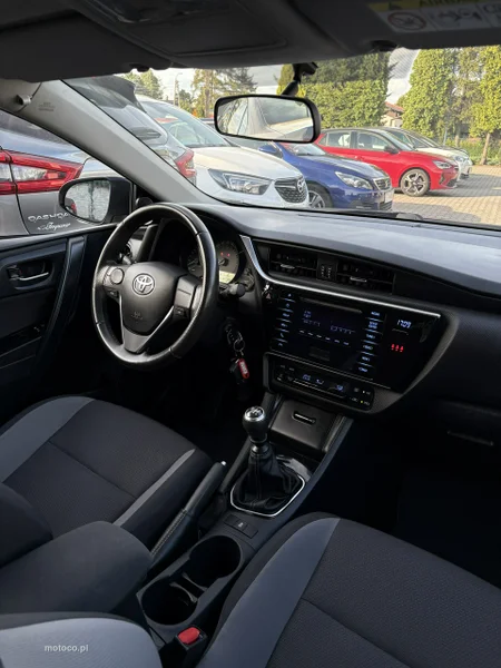 Toyota Auris E180 9