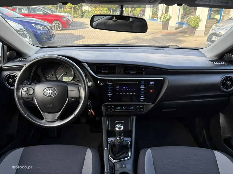 Toyota Auris E180 10