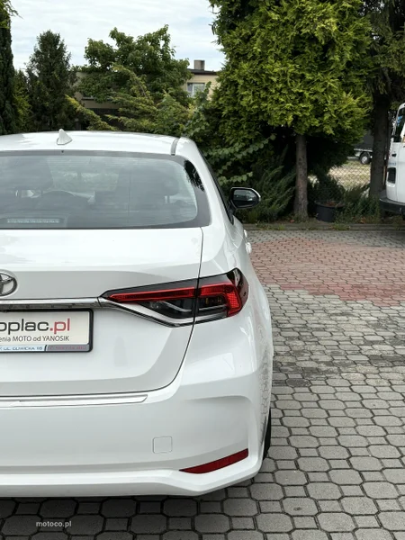 Toyota Corolla E210 13
