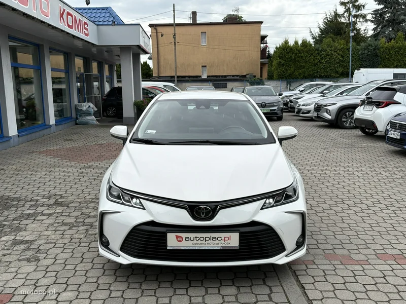Toyota Corolla E210 3