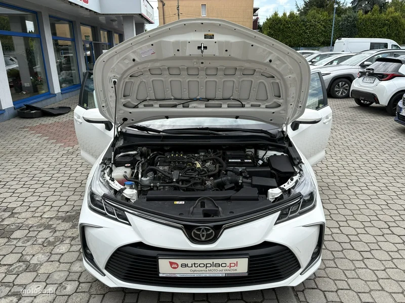 Toyota Corolla E210 32