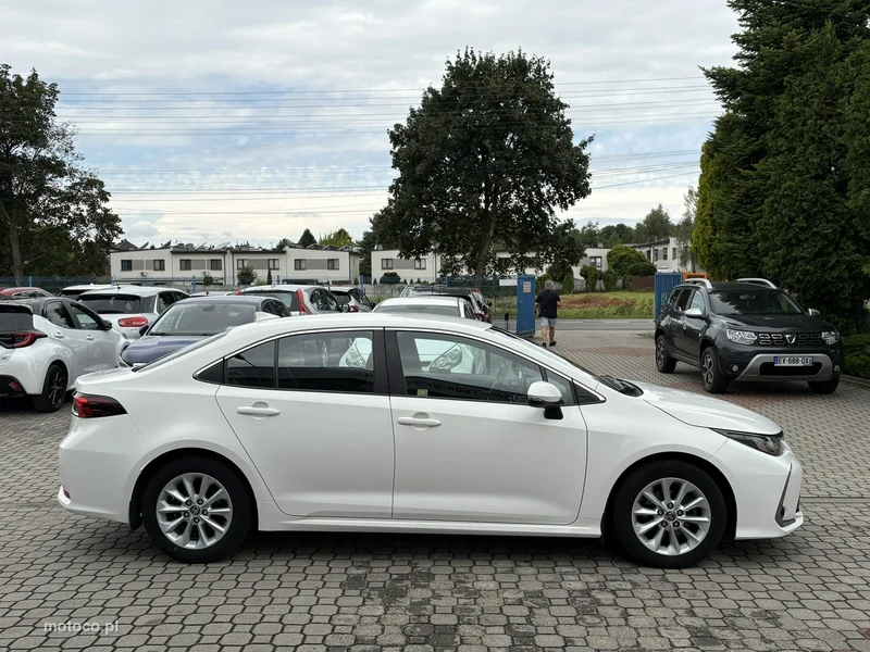 Toyota Corolla E210 5