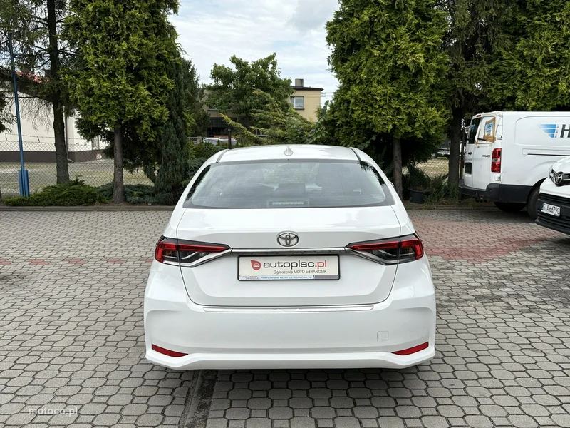 Toyota Corolla E210 7