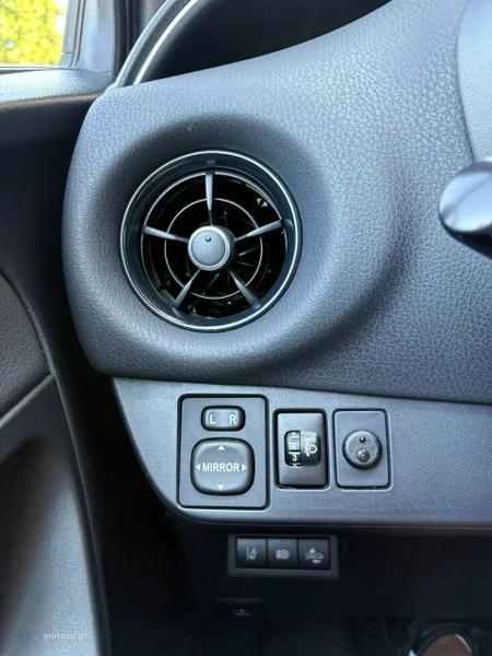 Toyota Yaris XP130 28