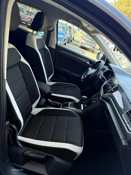 Volkswagen T-Roc A1 13