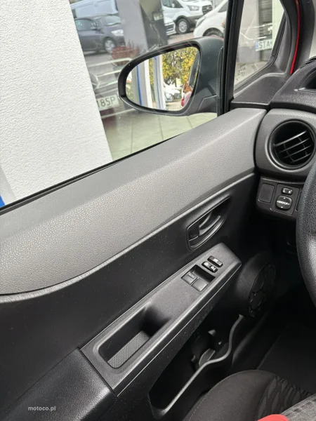 Toyota Yaris XP130 16