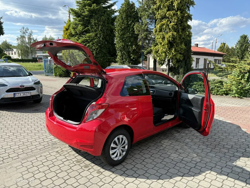 Toyota Yaris XP130 19