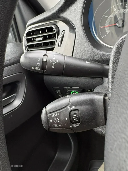 Peugeot 301 17