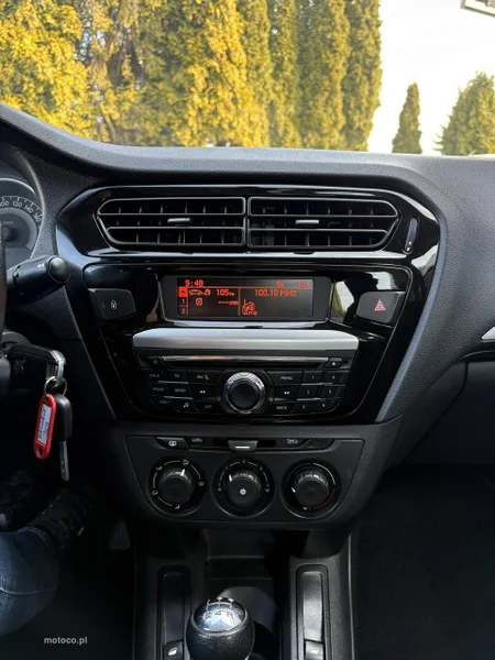 Peugeot 301 19
