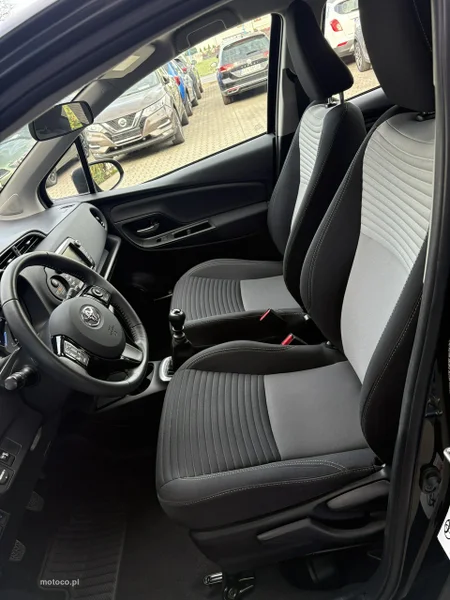Toyota Yaris XP130 13