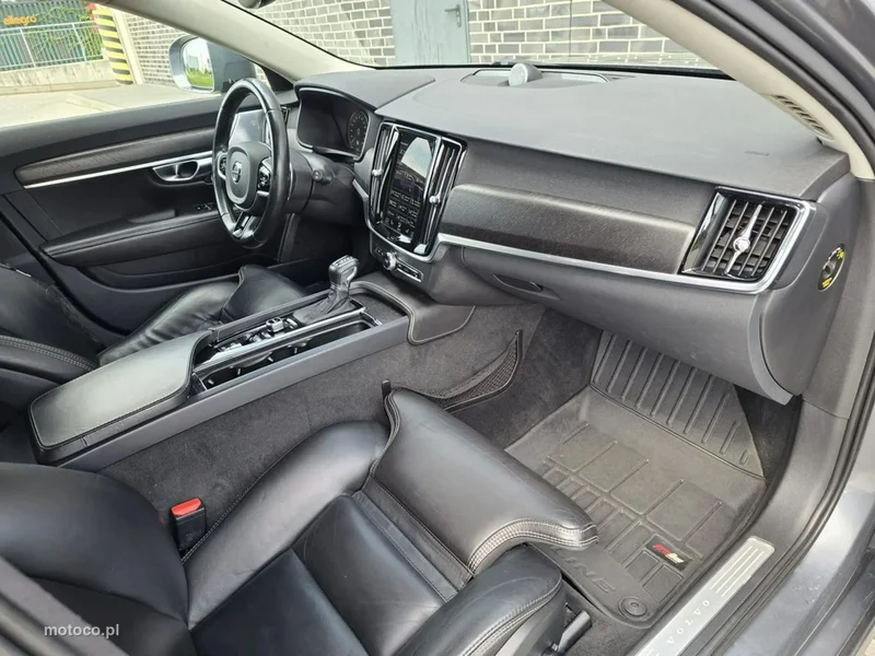 Volvo V90 Cross Country 24