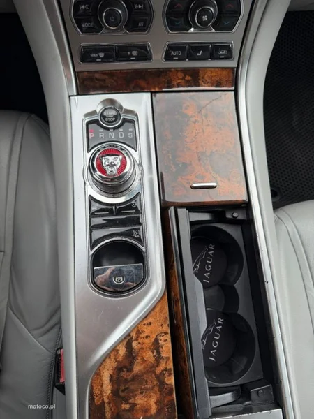 Jaguar XF 19